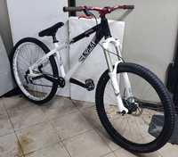 Dirt, freeride, kona rock shox lirik