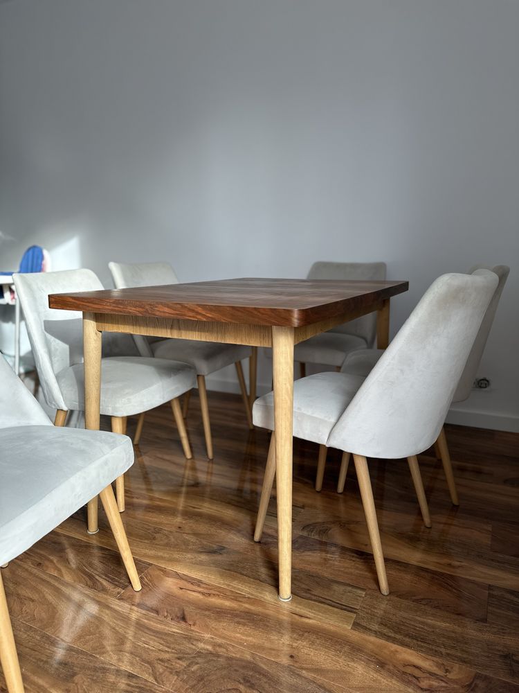 Stół drewniany rozkładany + 6 tapicerowanych krzeseł