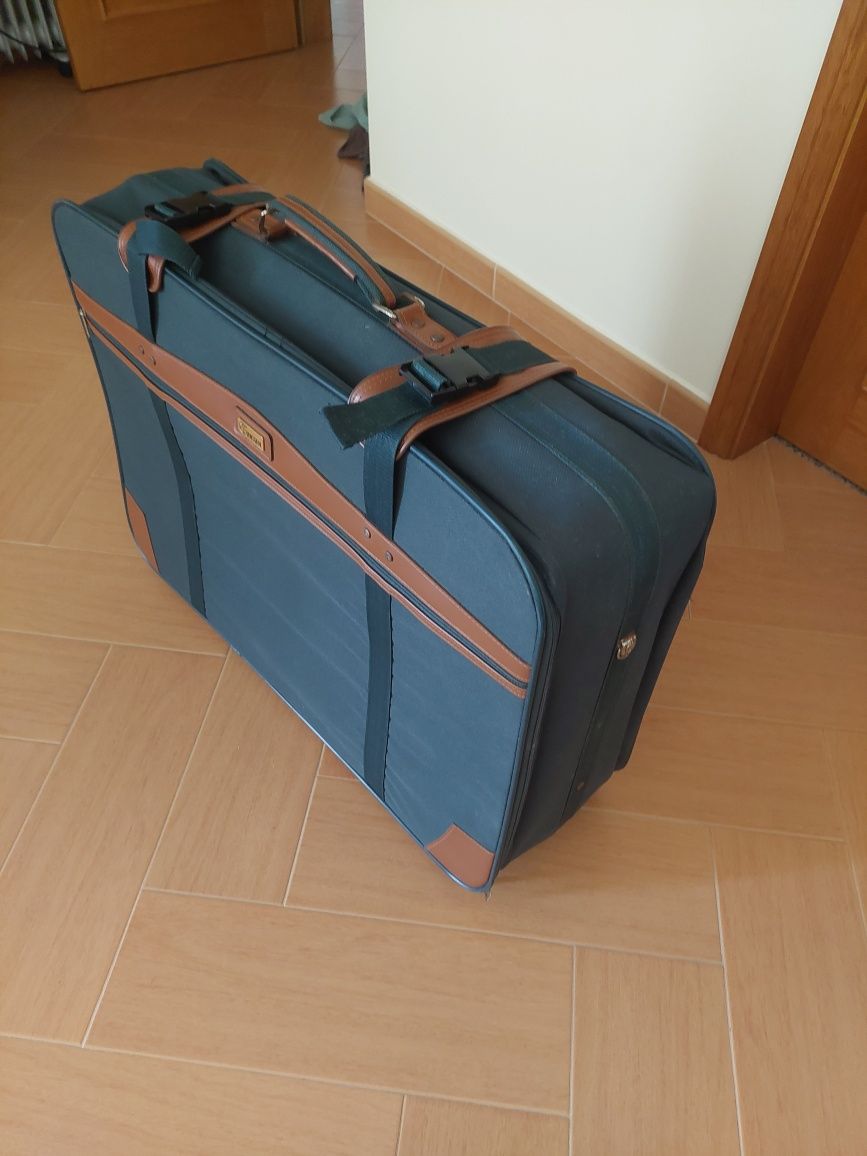 Vendo mala de viagem