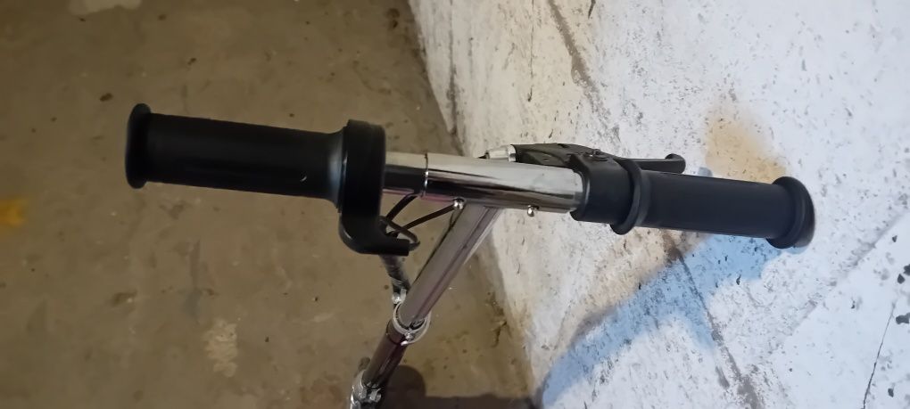Hulajnoga elektryczna e- scooter dla dzieci