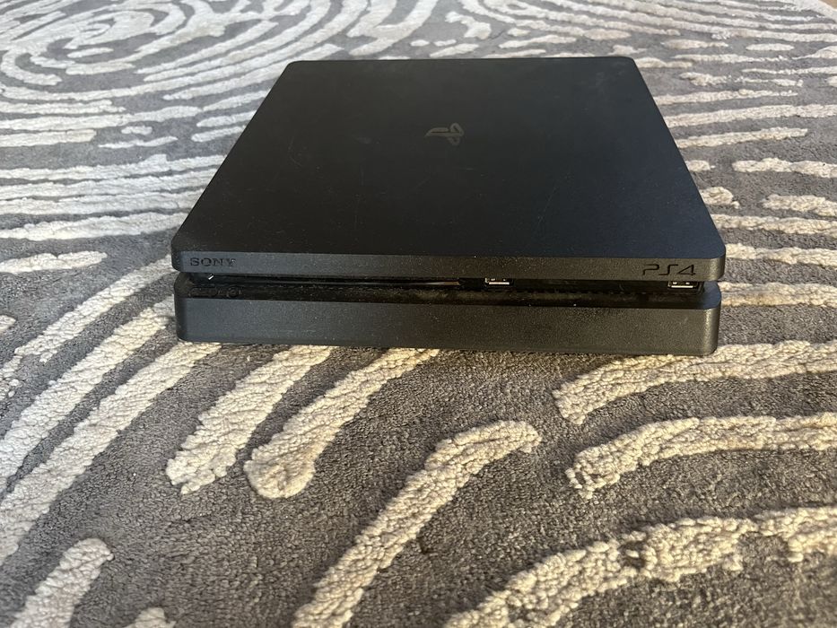 Playstation 4 slim
