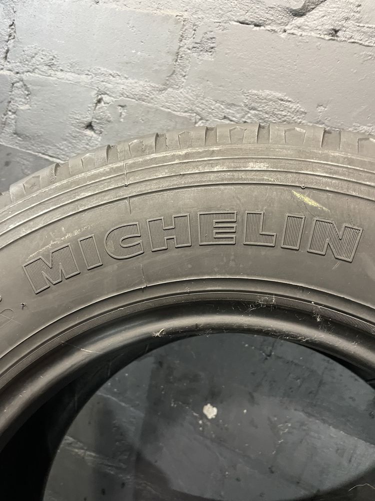 4шт 215/70 R15c Michelin