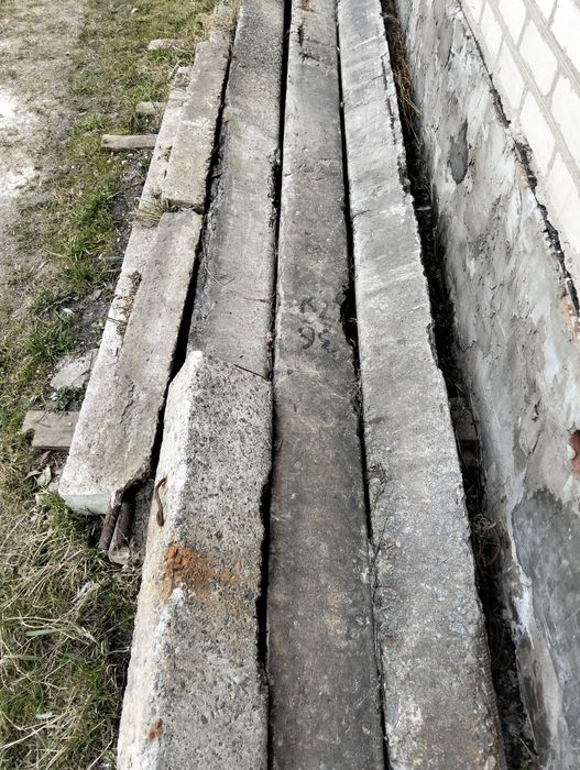 Продам бетонні стовпи.