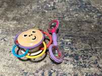 Grzechotka chwytaczka Fisher Price + grzechotka z kuleczkami