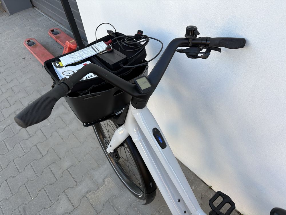 Rower Elektryczny Specialized Turbo Como SL 4.0 dokumenty ładowarka