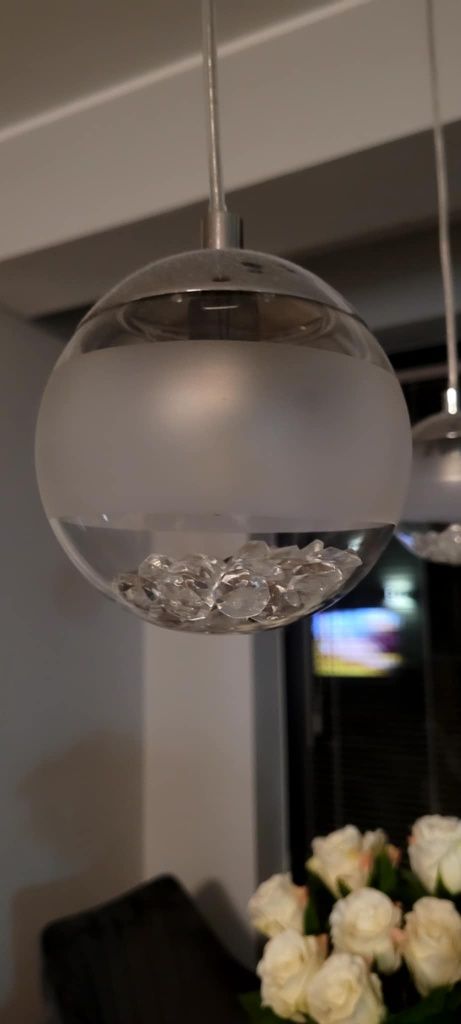 Lampa wiszaca z kryształkami