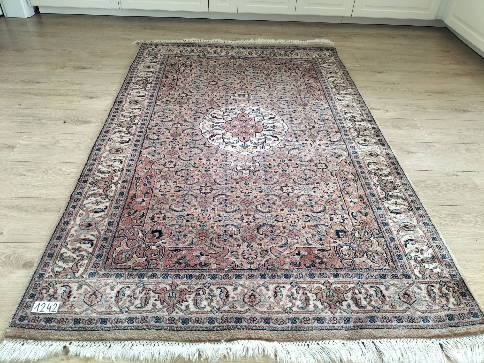 Przepiękny ręcznie tkany wełniany Indyjski dywan 120x190cm