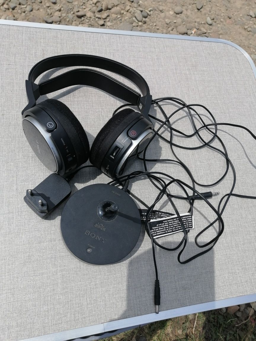 Навушники безпровідні SONY MDR-RF810R.