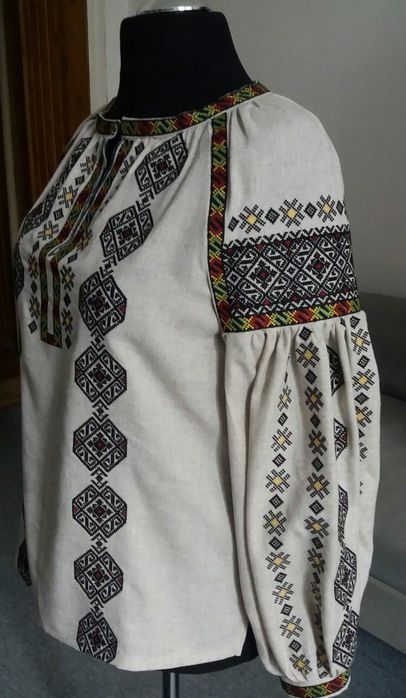 Жіноча вишиванка розмір 50-54