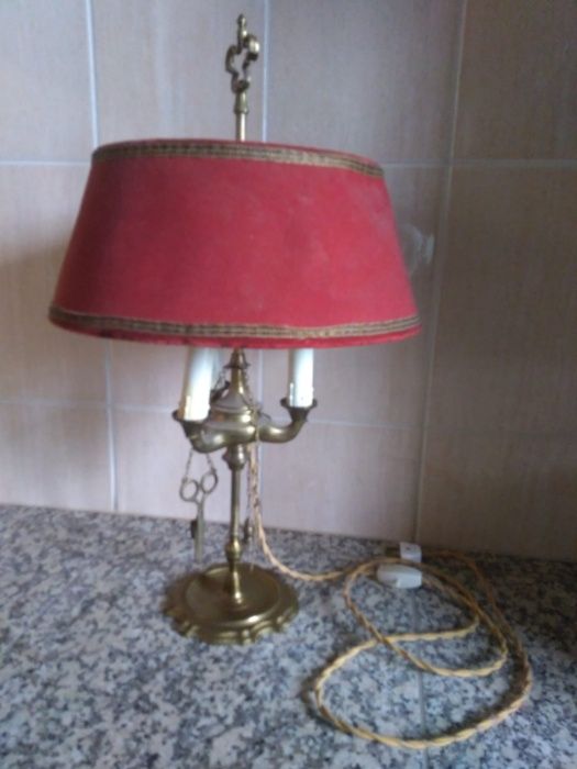 Candeeiros em latão maciço.