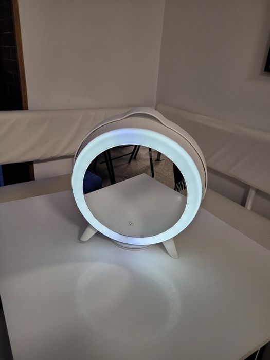 Organizer lusterkiem podświetlany obracany na kosmetyki lub biżuterię