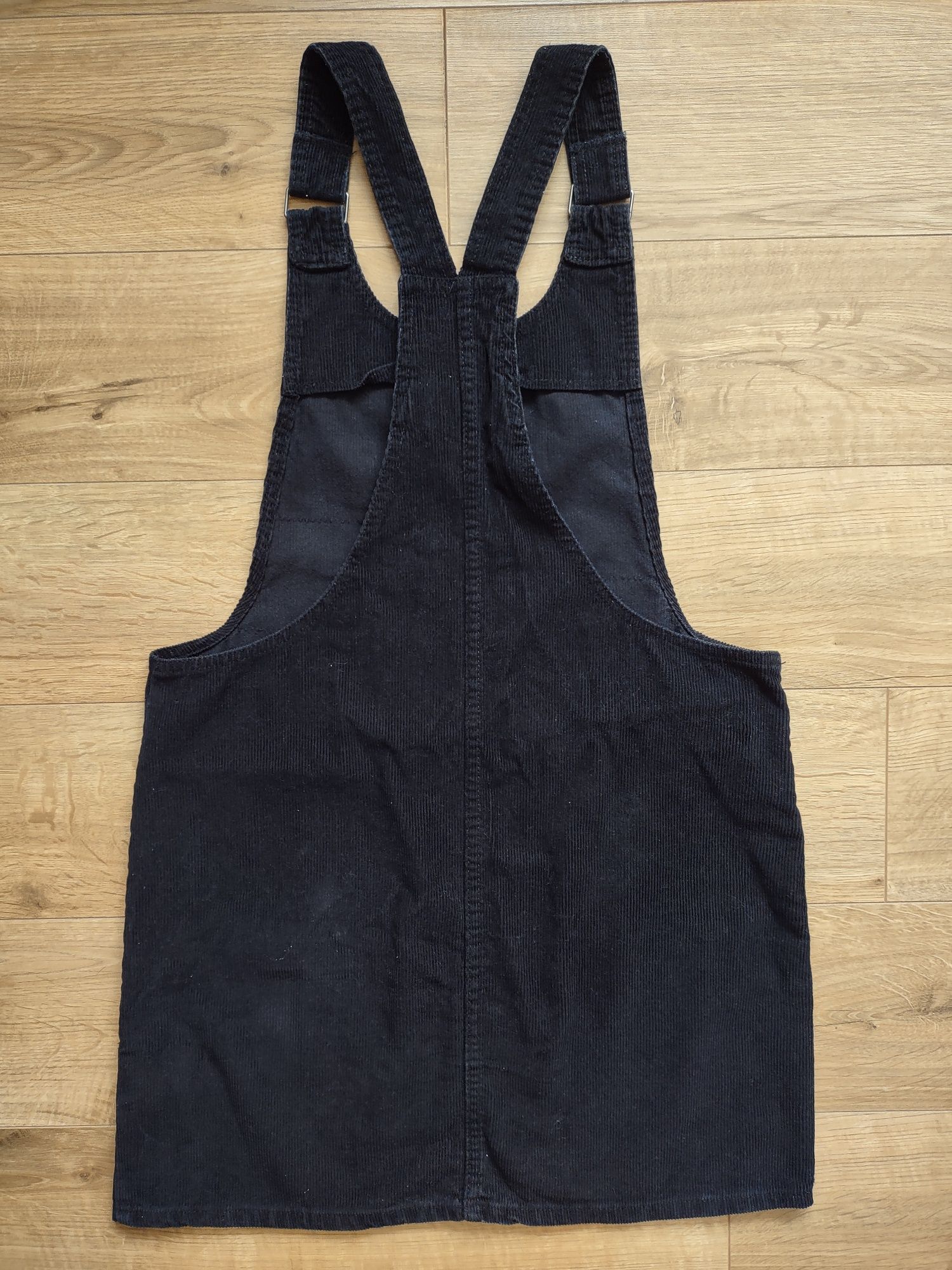 Czarne sztruksowe ogrodniczki jeansowe na szelkach sukienka vintage S