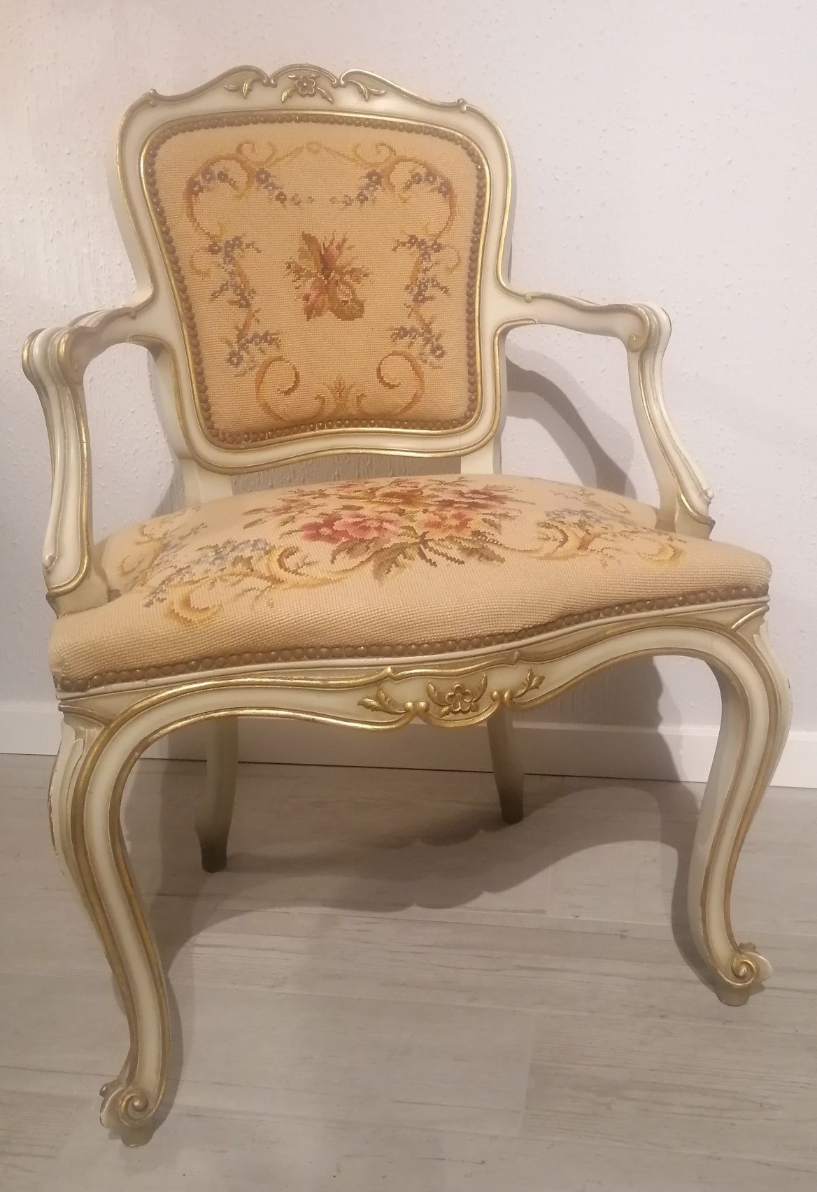 Antiga Bergère (ou Cadeirão, Poltrona, Cadeira de braços) Luís XV