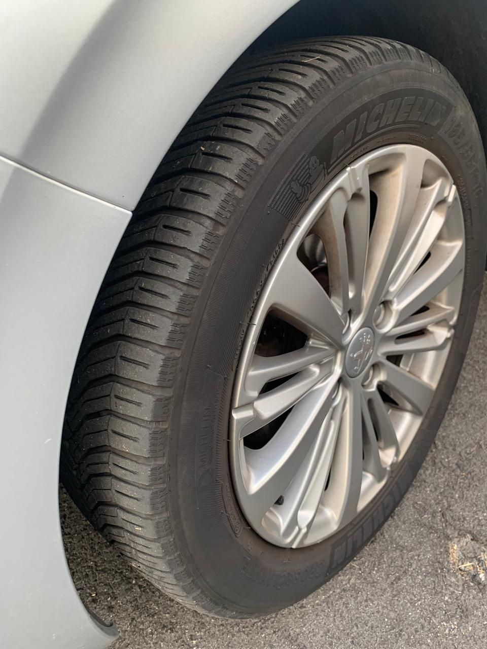 Peugeout 208 1.2 Puretech 82cv