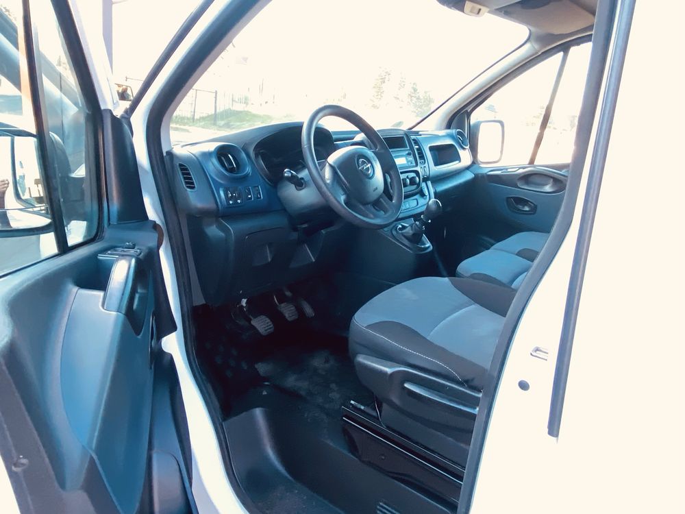 opel vivaro rok 2015 poj 1,6 dci przeb 169tys  klimatyzacja long