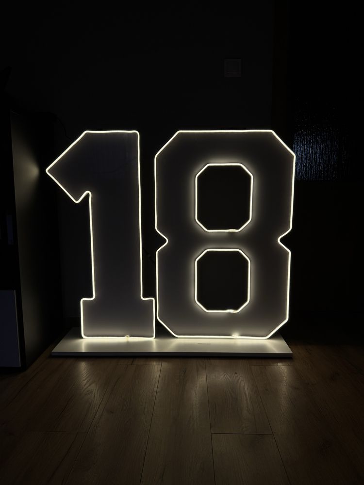 Cyfra 18 Urodziny, Osiemnastka, Led, neon Wykonanie Projekt