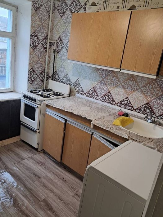 1к Зарічанська Гвоздика  6500 гр 
3/5 х/р житловий совдеп меблі пралка