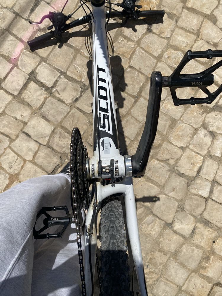 bicicleta btt dupla suspensão scott