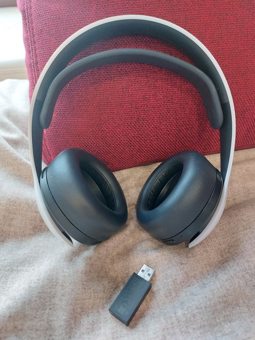 PlayStation PULSE 3D — бездротова гарнітура

Продаю оригінальні бездро