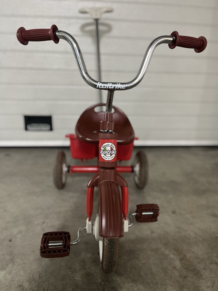 Triciclo Italtrike vermelho com cesto e pega