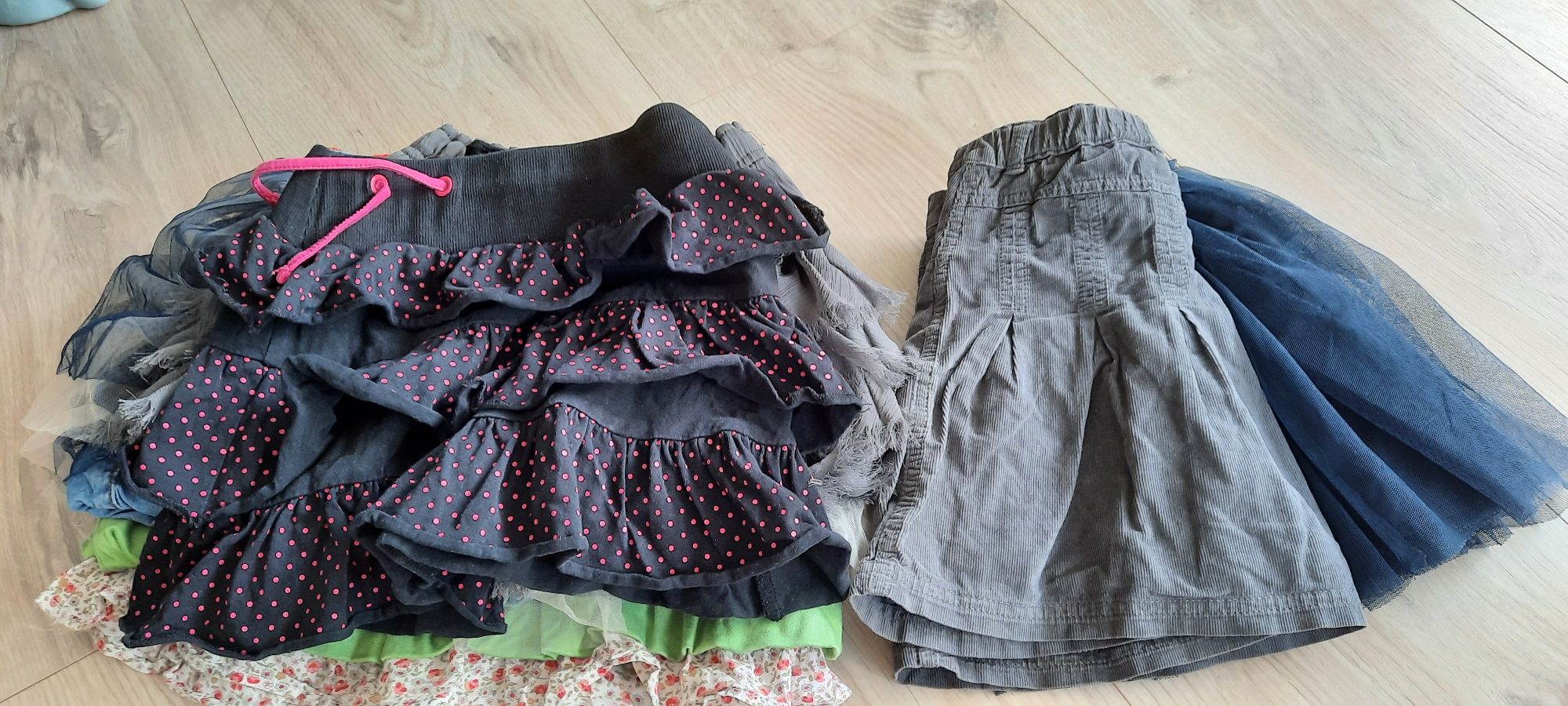 6 spódniczek plus 2 gratis 110 116 zara coccodrillo sergent major Rese