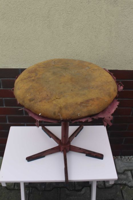 stary taboret warsztatowy