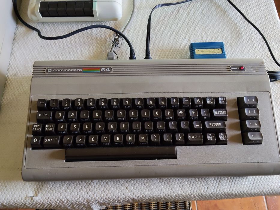 Computador Commodore 64 Breadbin