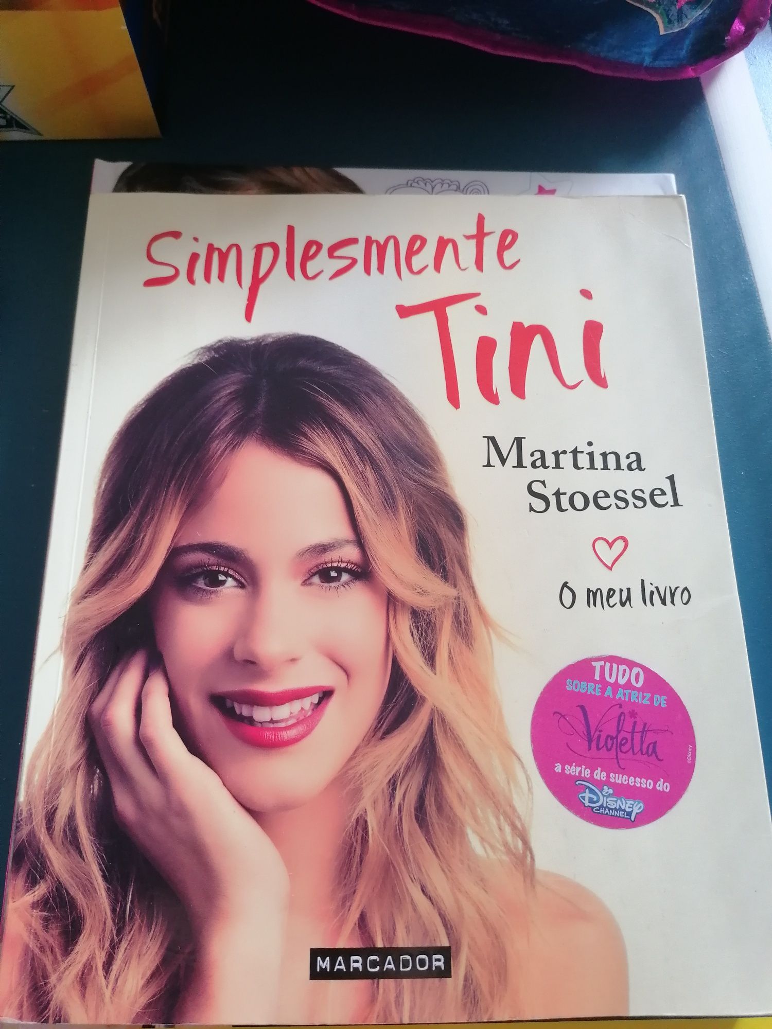 Livro "Simplesmente Tini"