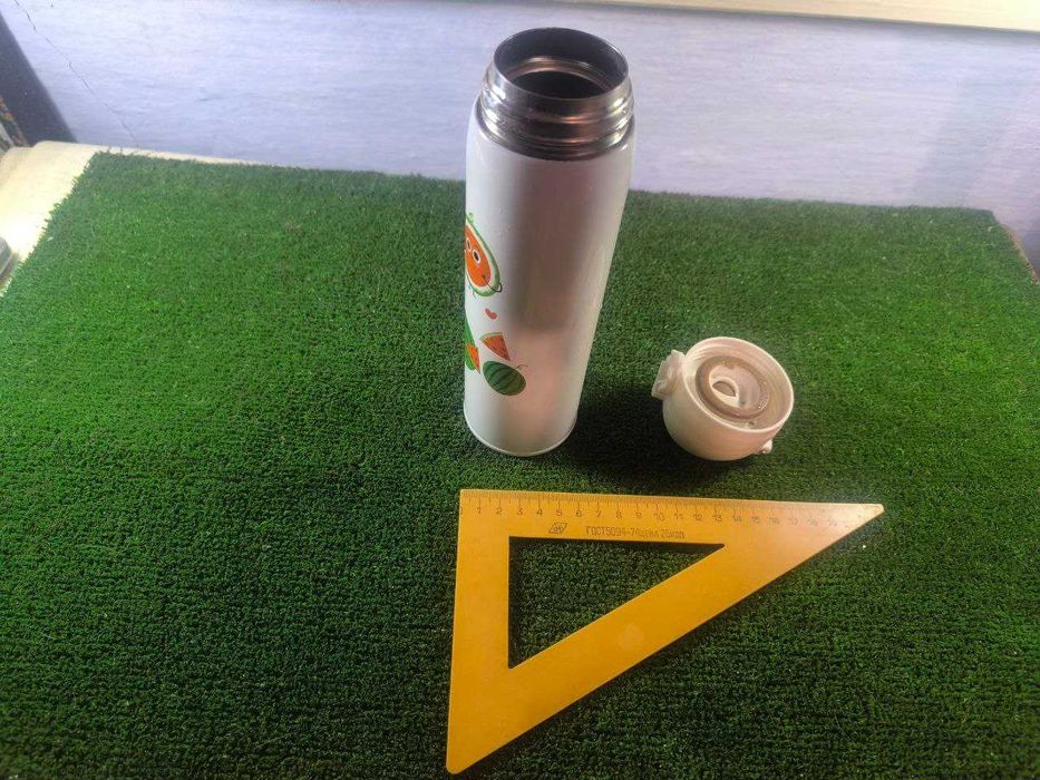 Термос дівчячій 0,5 литра , стан нового.