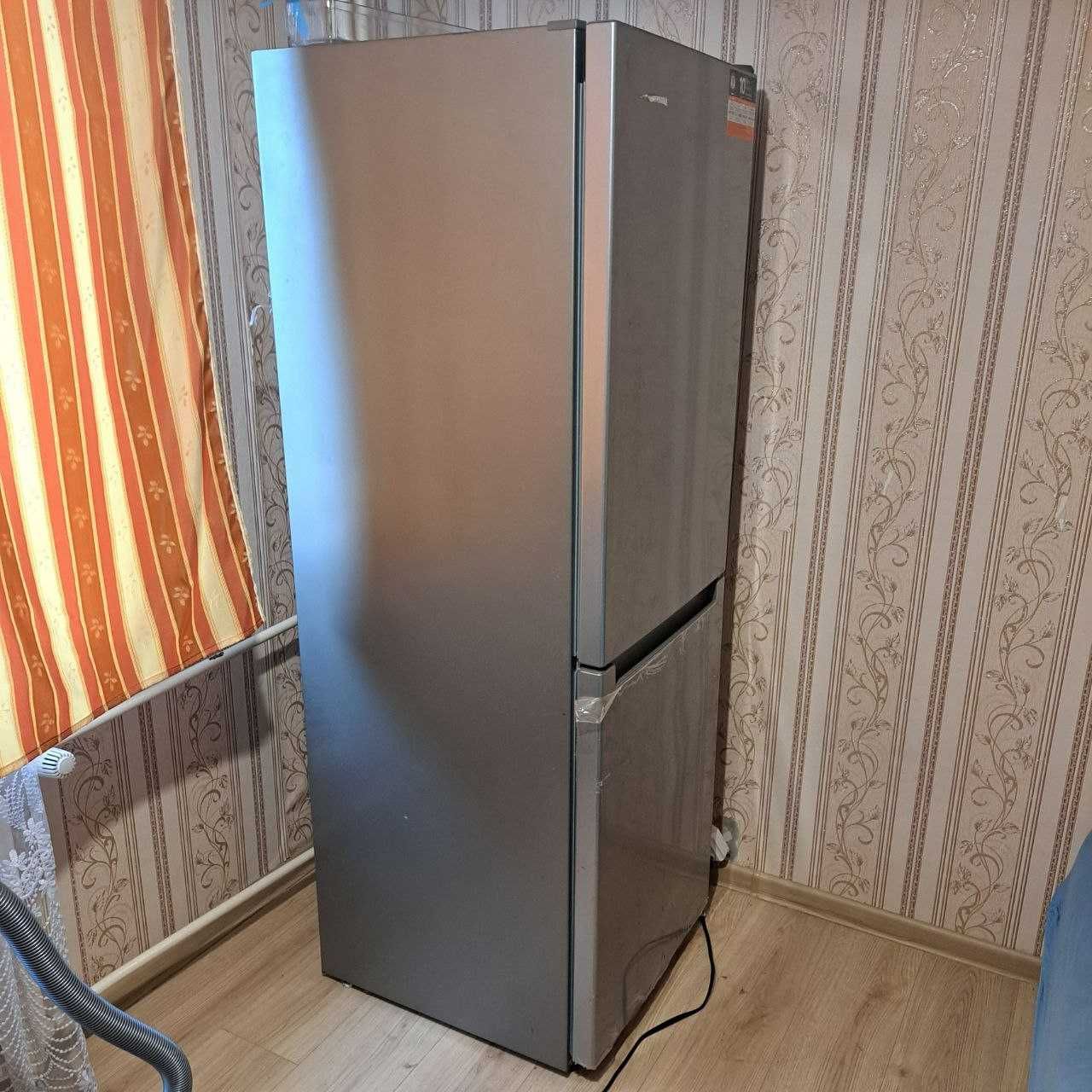 Sprzedam lodówkę Indesit