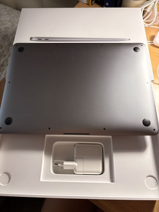 13-inch MacBook Air with Apple M1 chip