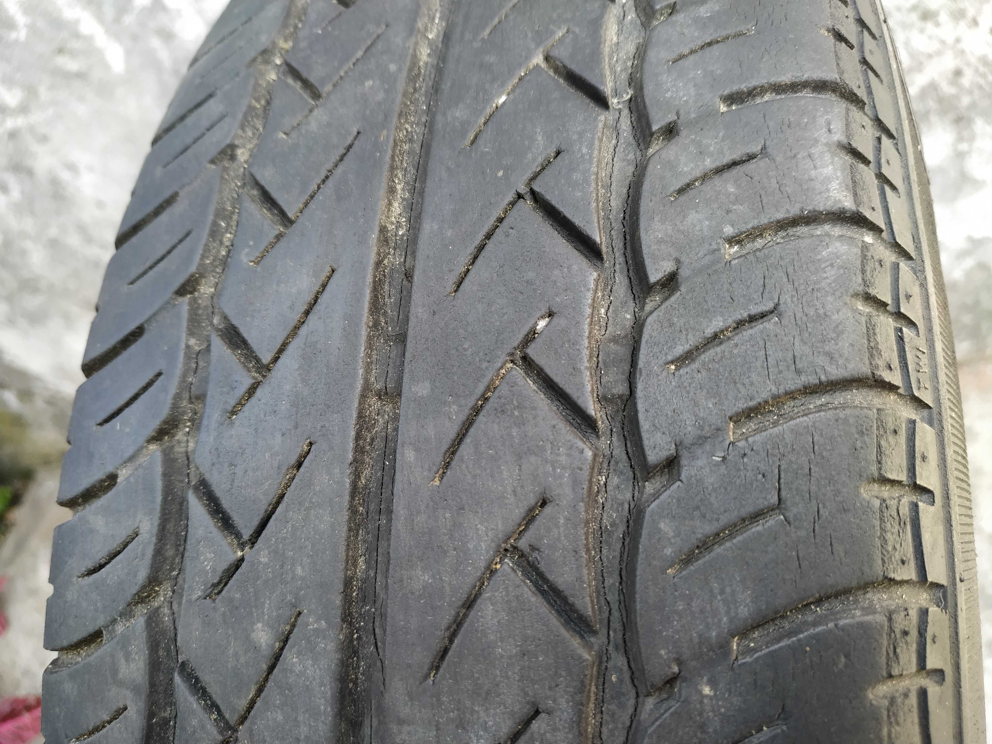 155/70 R13 par de pneus (15€ o par)