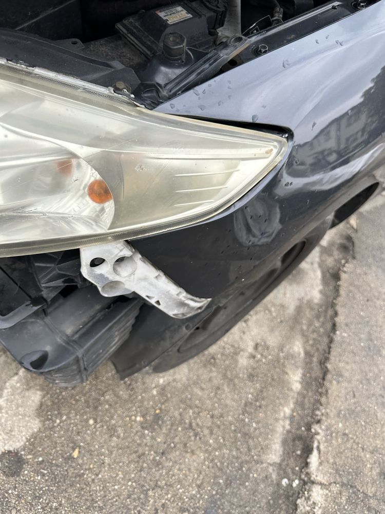 Błotnik Mazda V Lewy przód Mazda 5