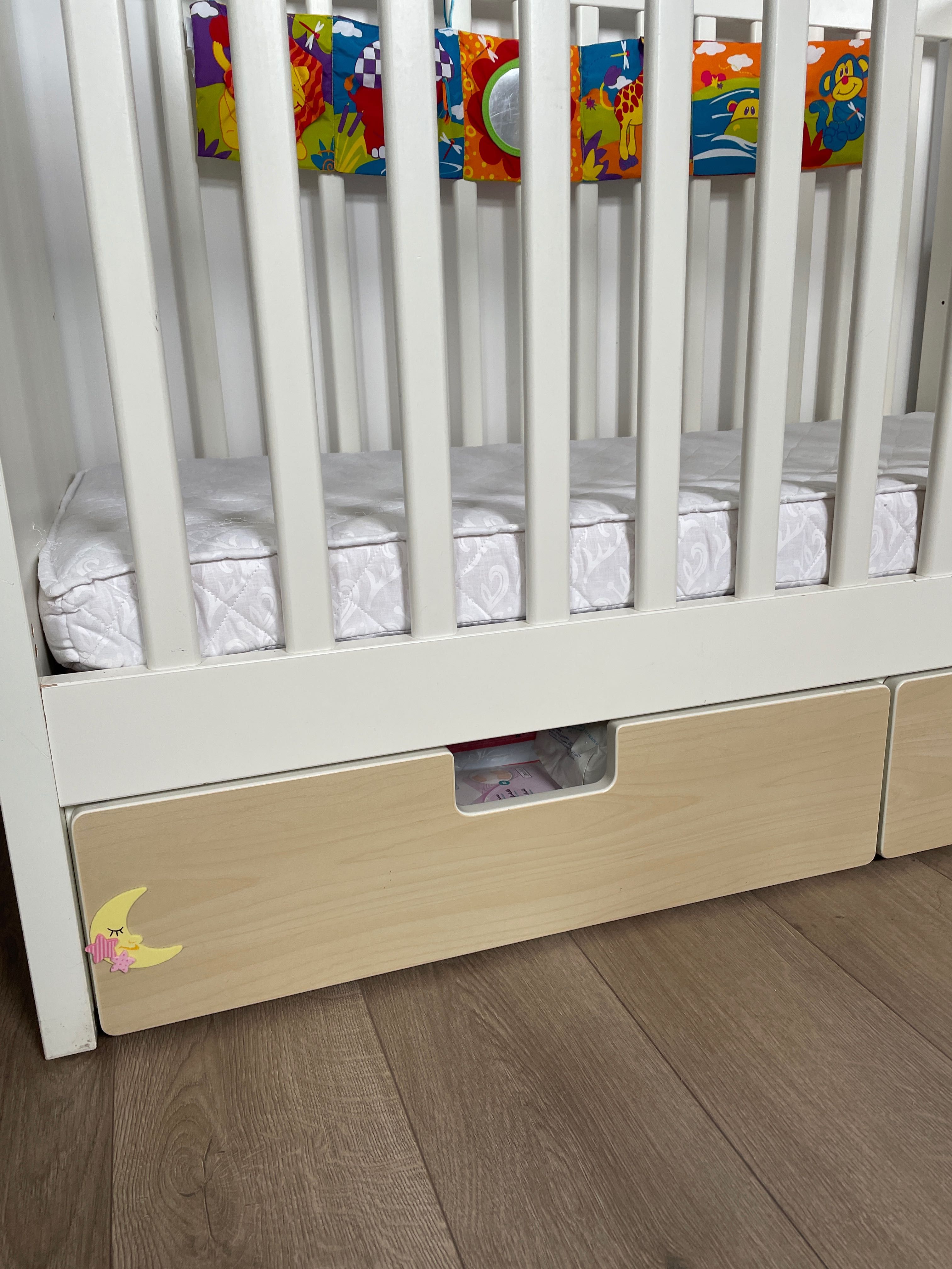 Łóżeczko Ikea białe z szufladami z materacem drewniane dostawka