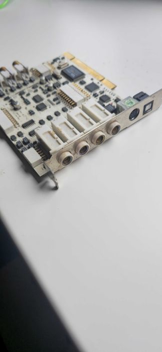 ESI Julia звукова карта в ідеаьному стані.