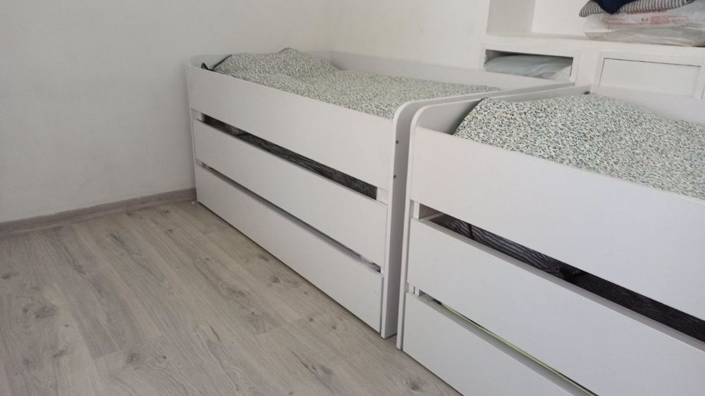 Кровать детская, трехьярусная,