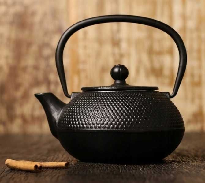 MAŁY czajniczek ŻELIWNY do parzenia herbaty, ziół.. Zaparzacz dzbanek