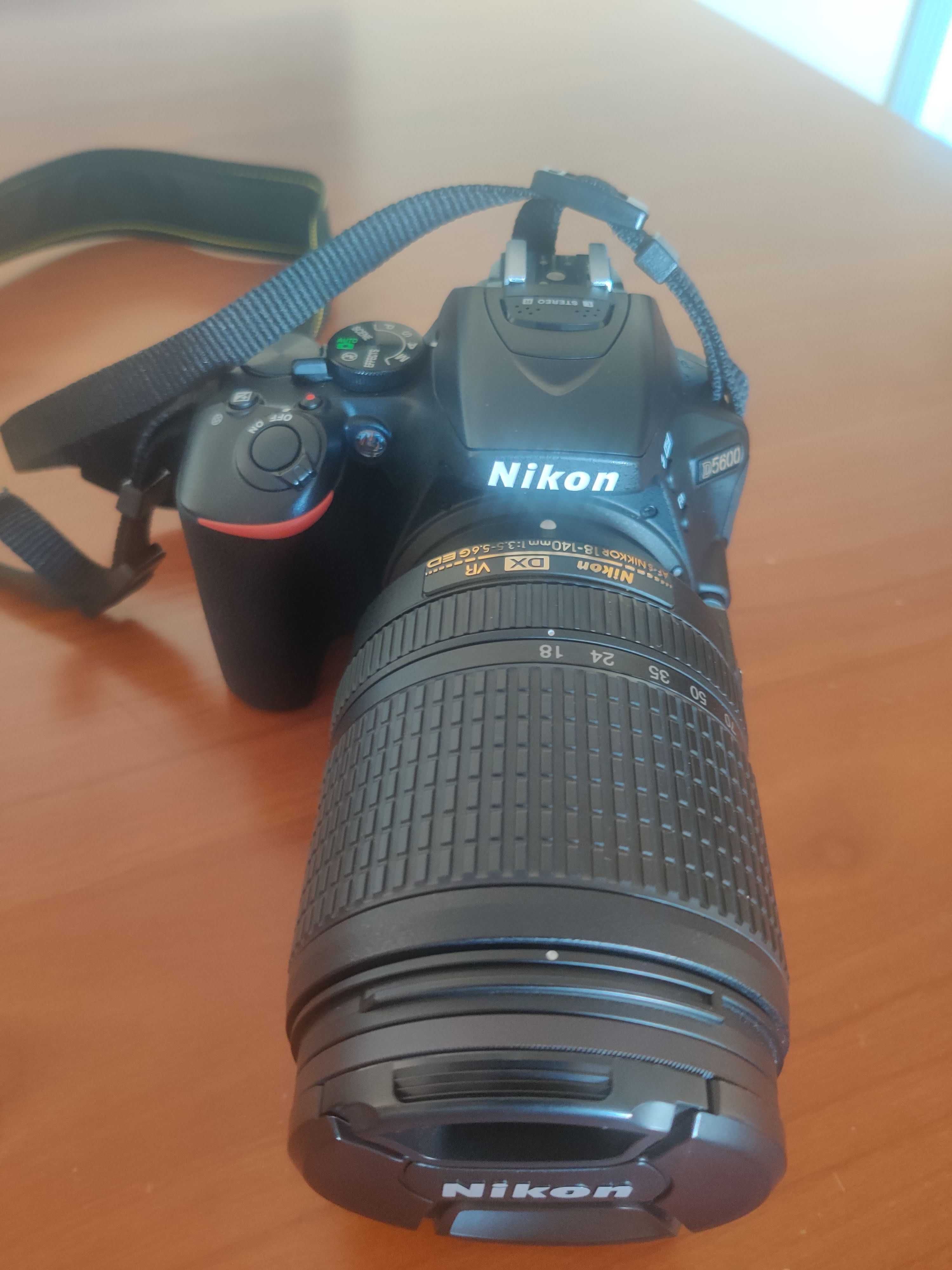 Máquina fotográfica Nikon D5600 "18-140 VR Kit"