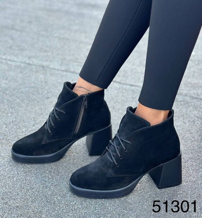 Жіночі шкіряні демісезонні черевики в кольорах