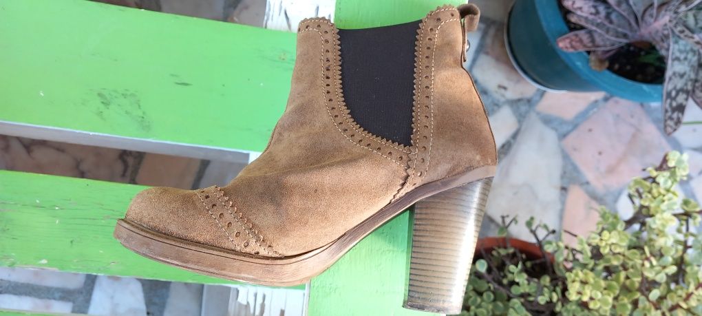 Botas tamanho 37 marca Ruika