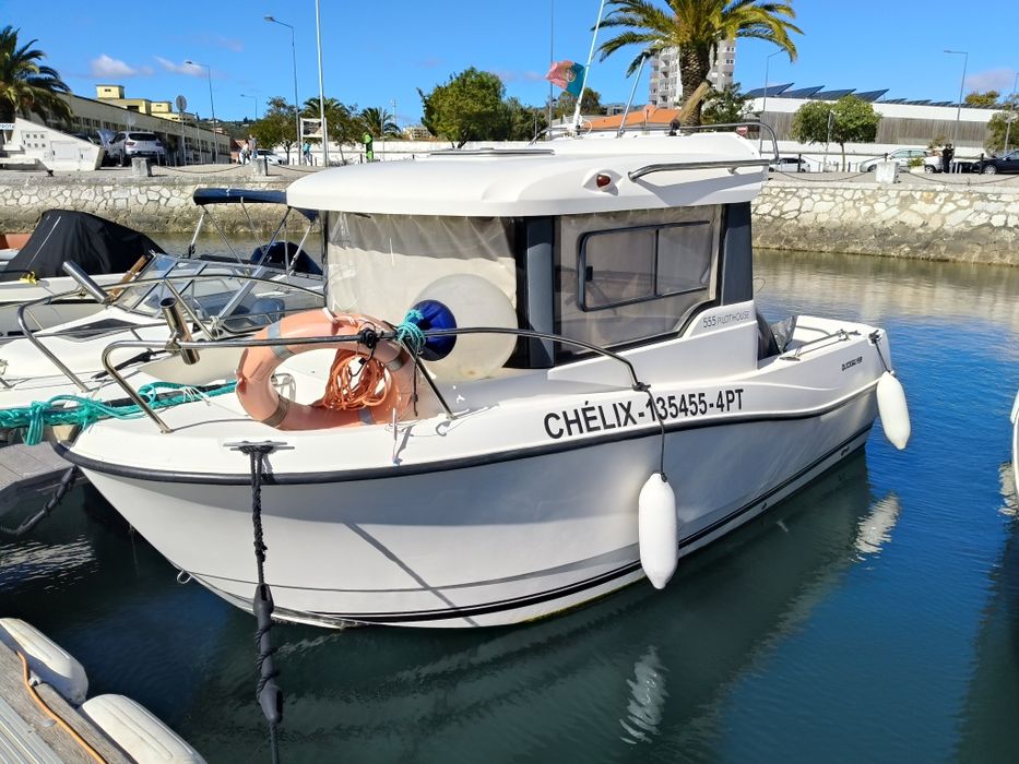 Vende se barco quicksilver 555 pilothouse, com mercury 115 de 2016