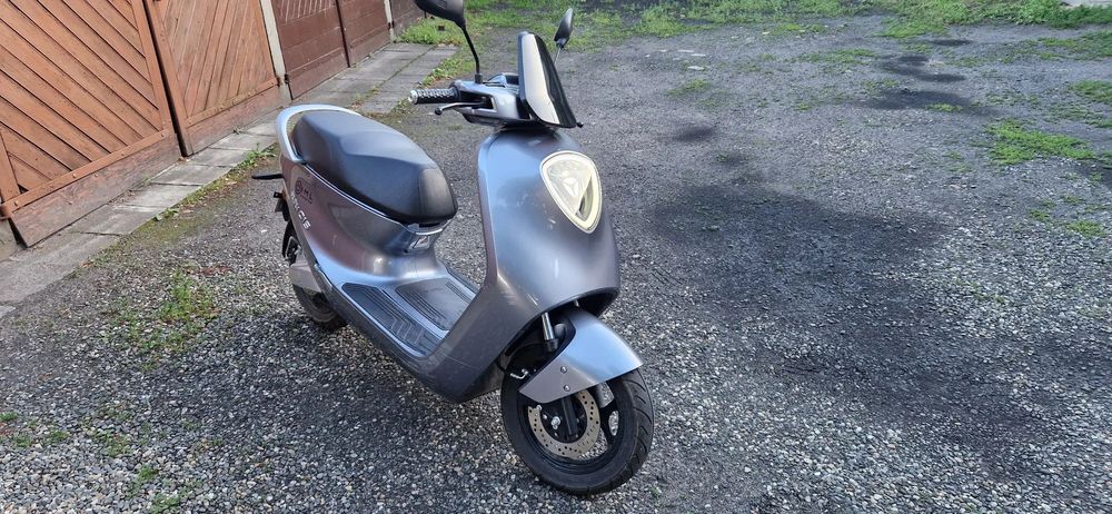 Yadea C-line Skuter elektryczny