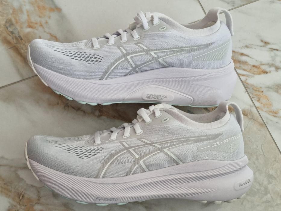 Оригінал 100%  жіночі кросівки asics gel kayano 31 euro 39