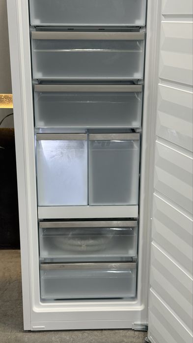 Сама топова вбудована морозильна камера. FNS 7794D. ActiveDoor