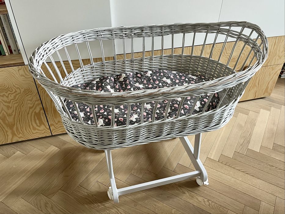 Kosz mojżesza na kółkach