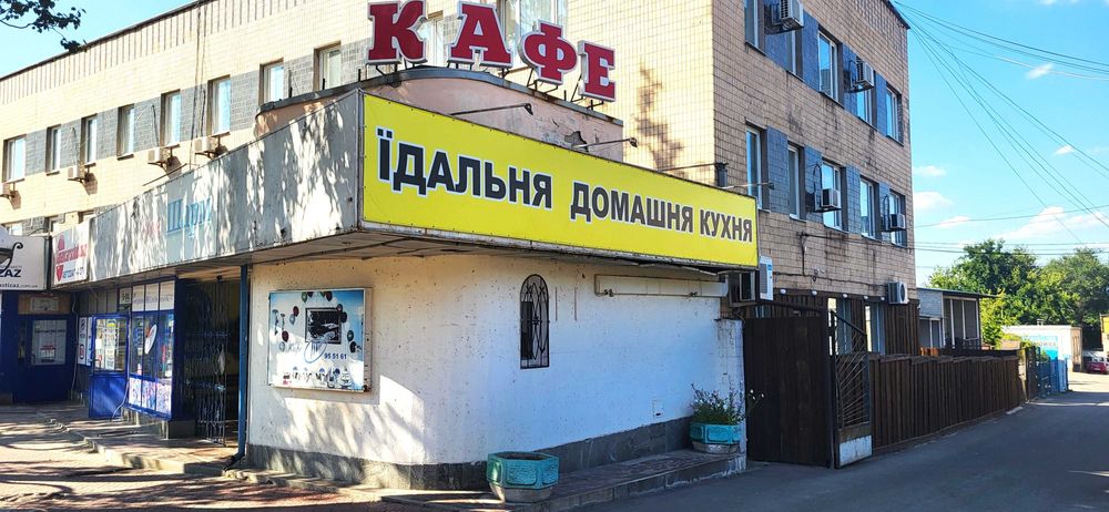 Продаж приміщення з мебелью та з обородованієм вул. Космічна .