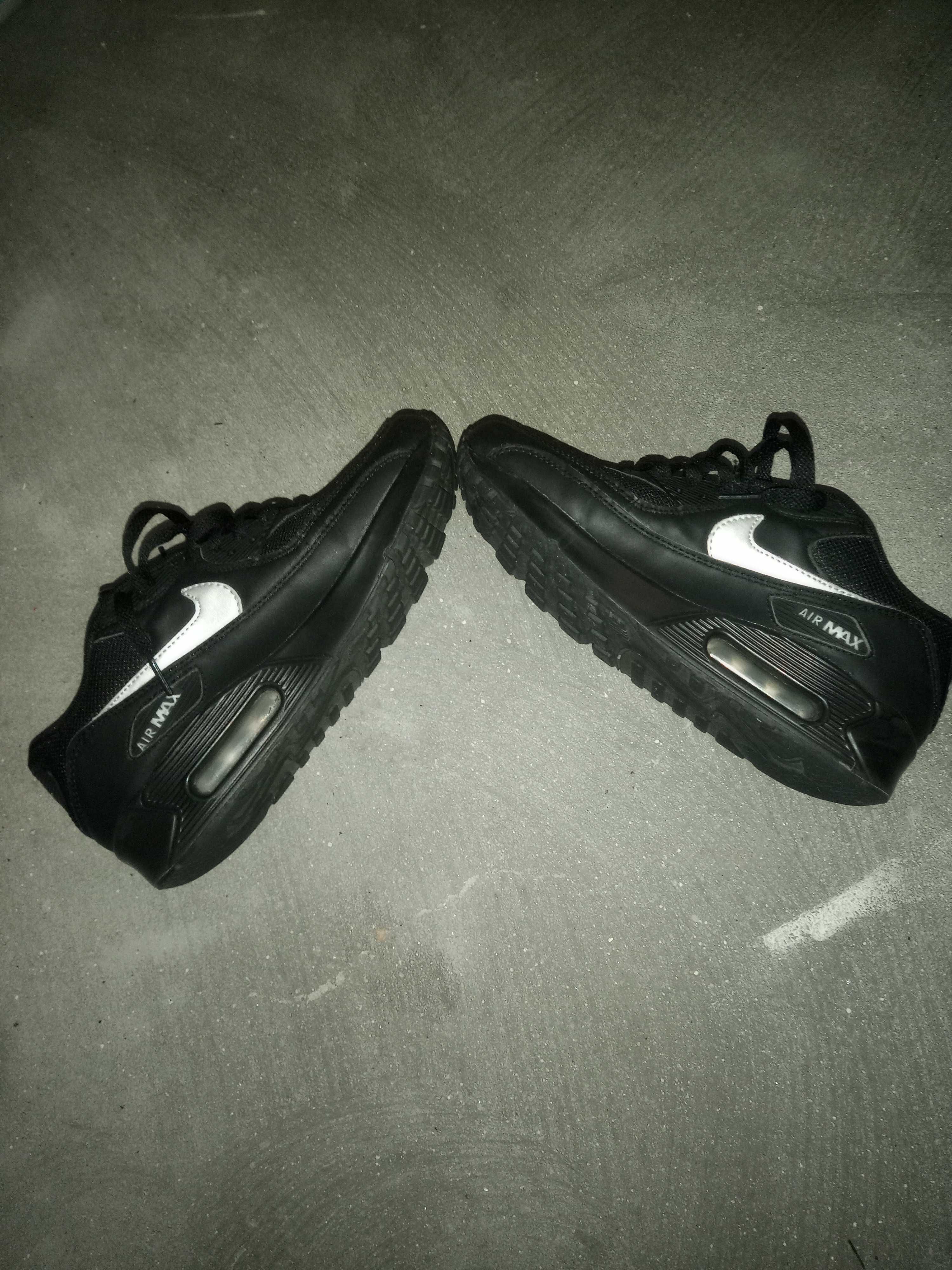 Tênis Nike Air pretos