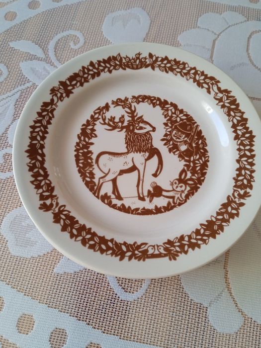 6 talerzy głębokich i 4 talerze małe  z czasów DDR