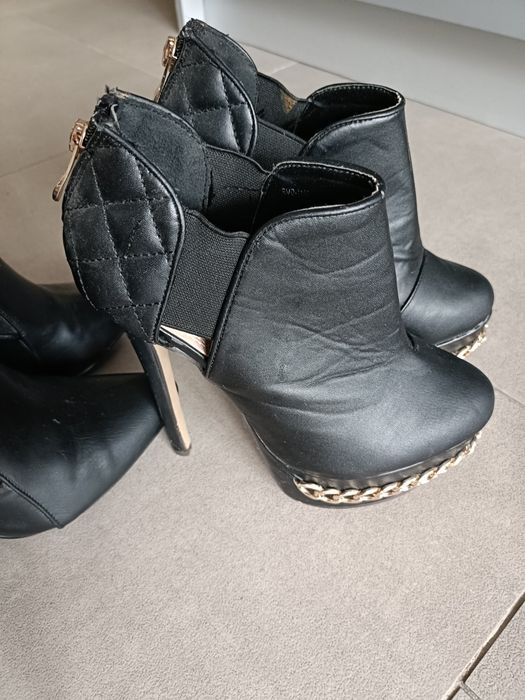 Botki Sergio Todzi – rozmiar 35 – eleganckie, na obcasie, z łańcuch