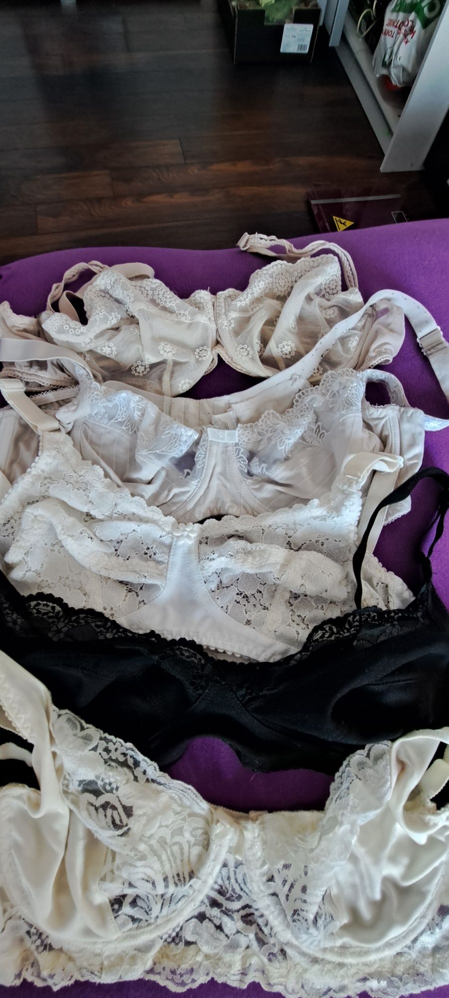 Staniki 85B/5 sztuk
